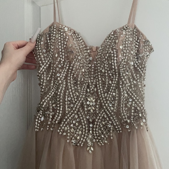 NUDE/TAN HIGH QUALITY FORMAL DRESS 💎 prom dress & graduation dress worthy 🤍 - Picture 4 of 8